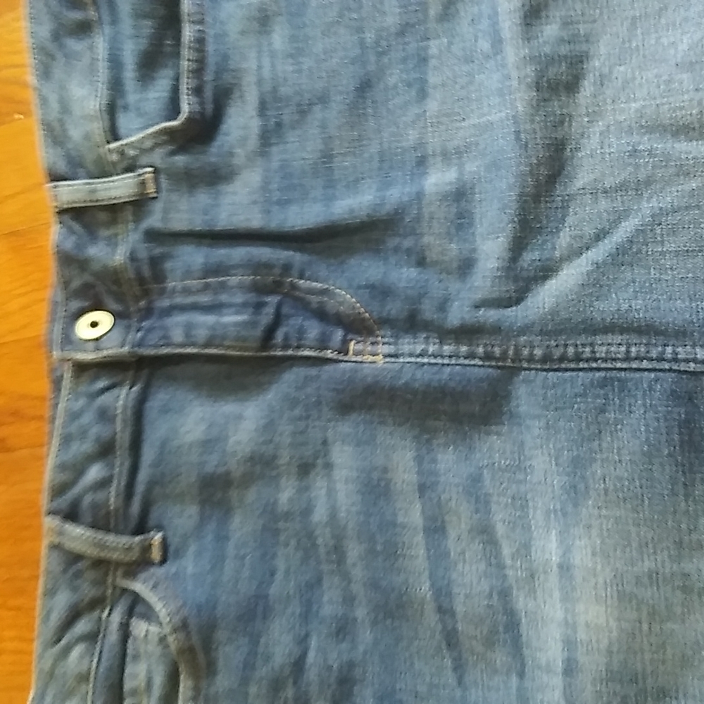 Tommy Hilfiger denim skirt. - Picture 3 of 12